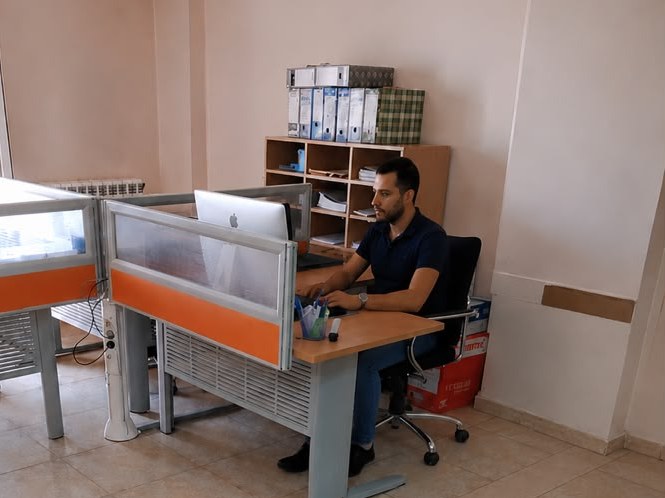 Un collaborateur OM TRANS à son poste